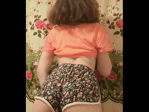 ❤️ Keçika ciwan a seksî li ber kamerayê kurtanên xwe ji xwe dike ️ Porno vk li me
